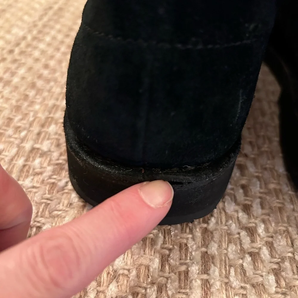 UGG‎ Black Suede Chukka Boots Men's Size 9 Lace Up Vibram Sole Business Casual